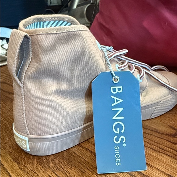 Bangs High-Top Shoes - Picture 2 of 3